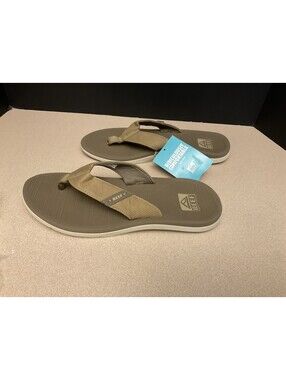 New! Mens Reef Santa Ana Tan Flip Flop Sandals. Size 11M. Nice Sandals!!!